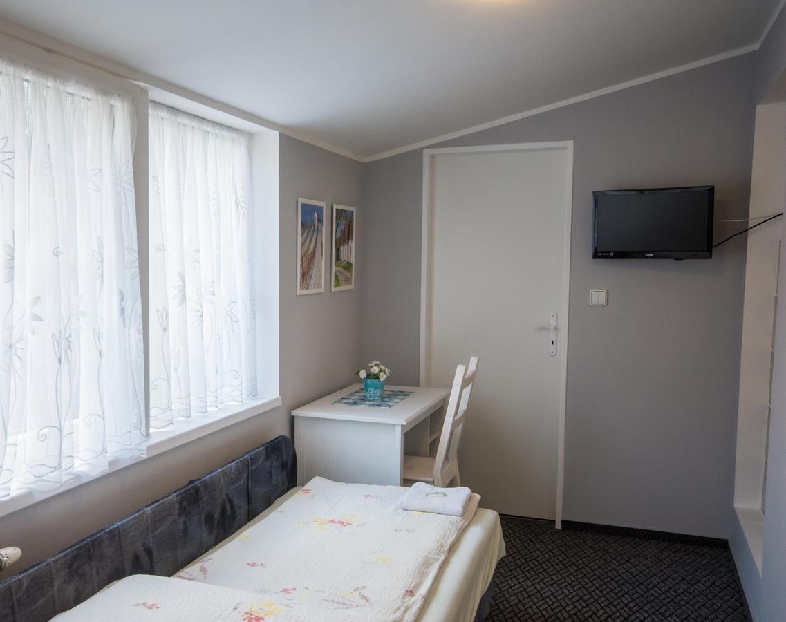 Herbenka Hotel Hustopece Bagian luar foto