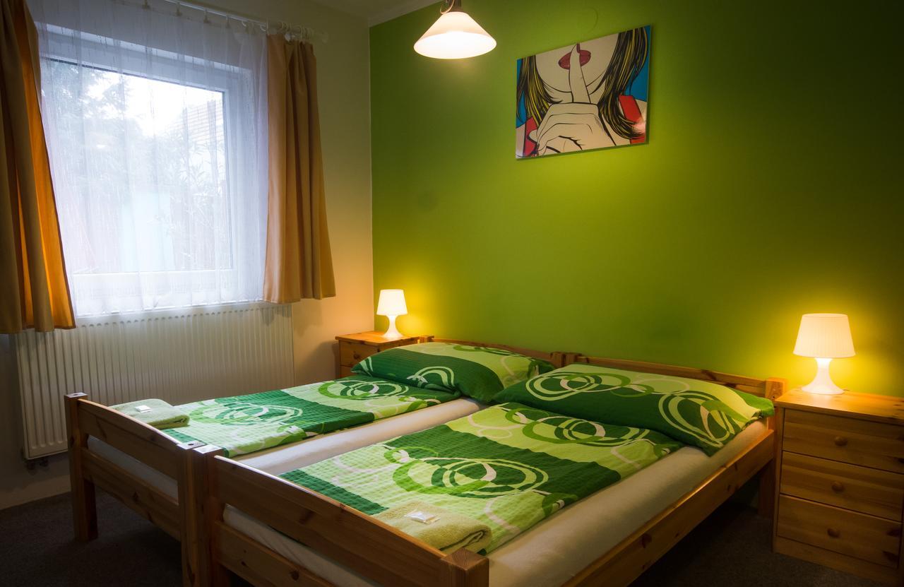 Herbenka Hotel Hustopece Bagian luar foto