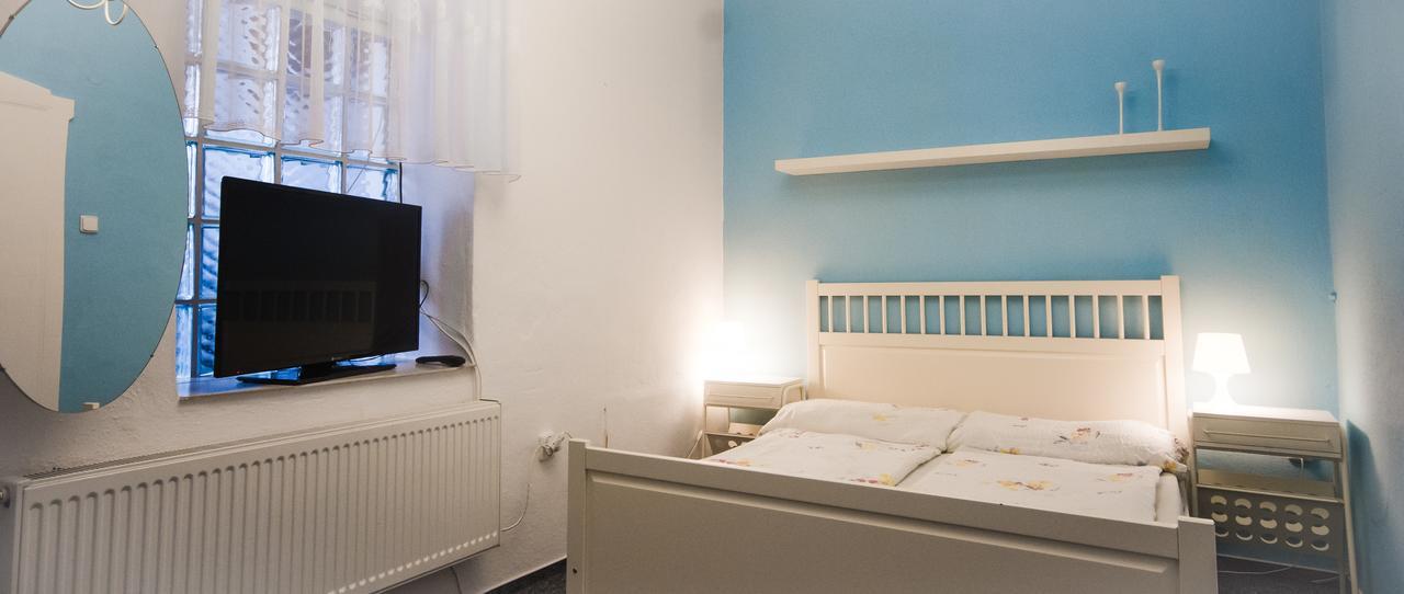 Herbenka Hotel Hustopece Bagian luar foto