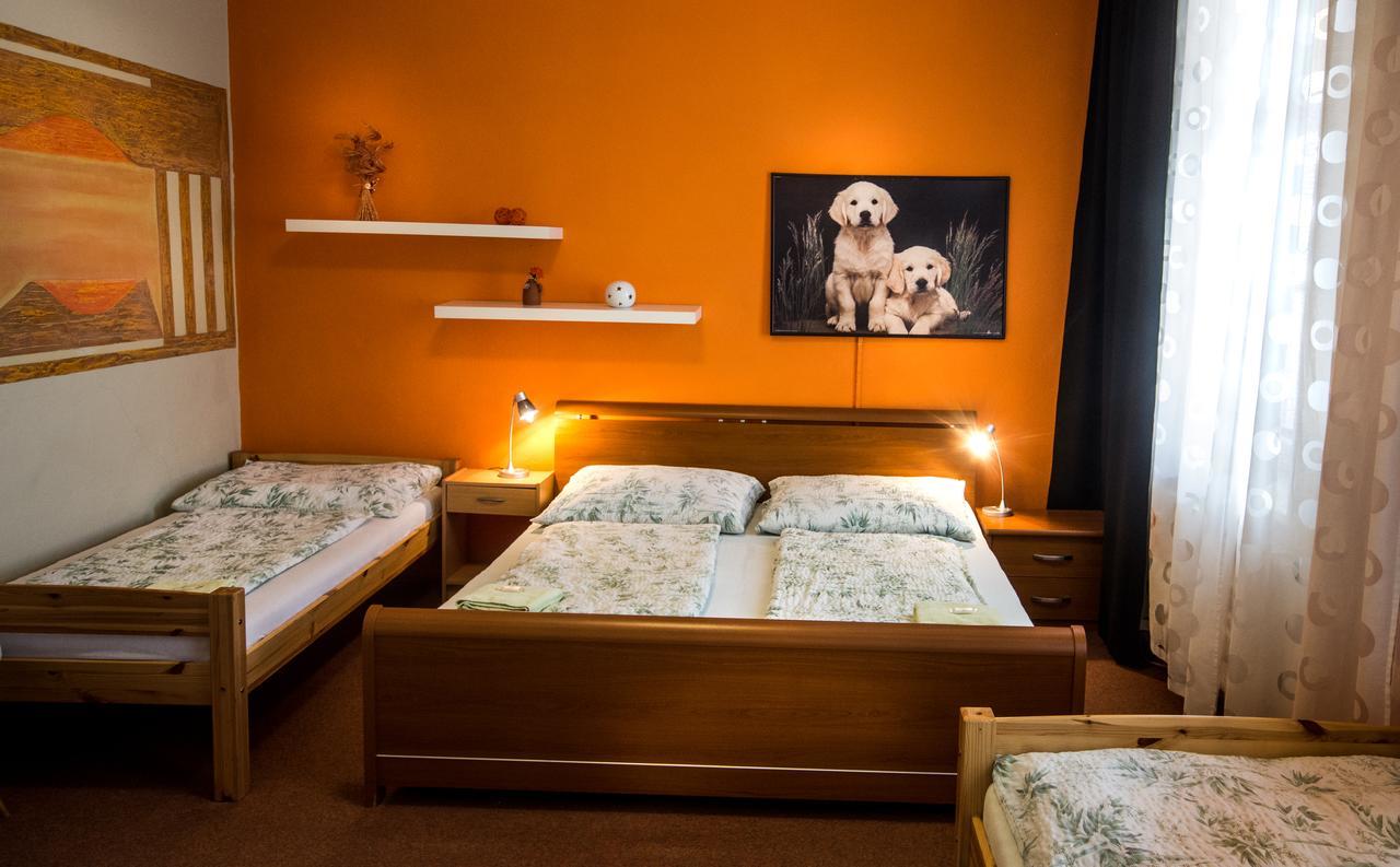 Herbenka Hotel Hustopece Bagian luar foto