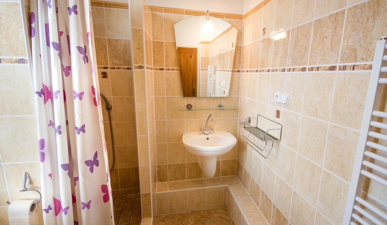 Herbenka Hotel Hustopece Bagian luar foto