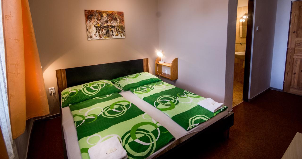 Herbenka Hotel Hustopece Bagian luar foto